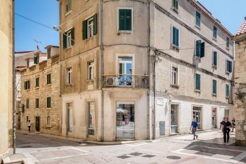 Royal Theatre Apartment