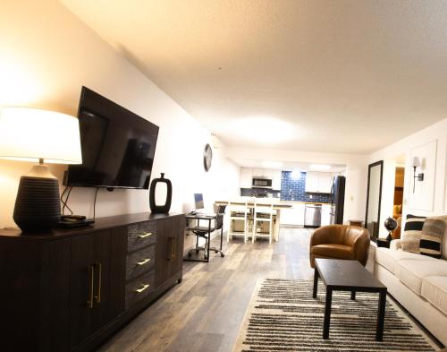 Телевизор и/или развлекательный центр в The Ponce St. Augustine Hotel