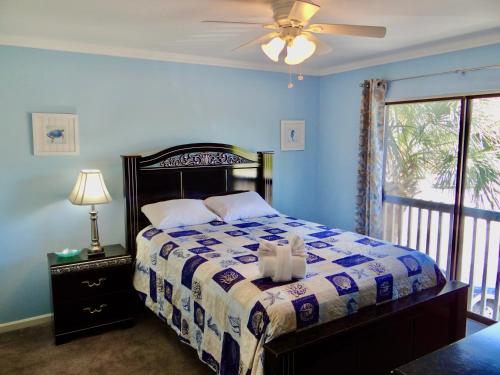 a bedroom with a bed and a ceiling fan at 203D GBR Beautifully Remodeled 4 Bed 3 Bath in Surfside in Myrtle Beach