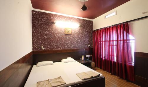 Säng eller sängar i ett rum på Hotel Ajay International