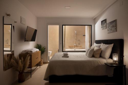 Deluxe Studio in Center with Parking and Bathtub