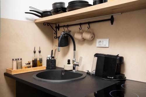 Deluxe Studio in Center with Parking and Bathtub