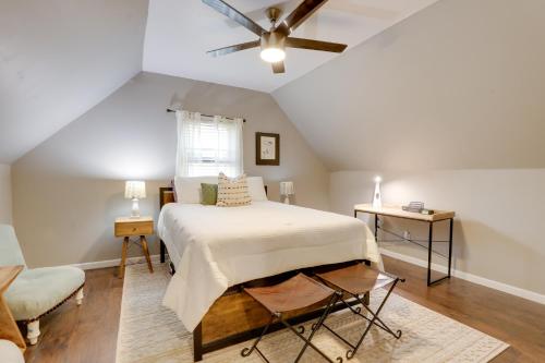 Un pat sau paturi într-o cameră la Hot Tub and Hiking Trails Luxe Georgia Farm Retreat