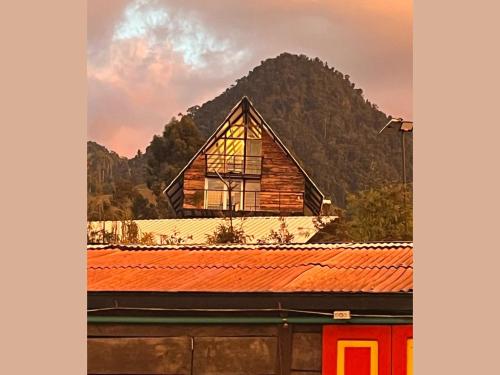 ホテルから撮影された、または一般的な山の景色