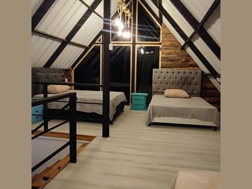 Postel nebo postele na pokoji v ubytování Hotel Chalet en montaña Manizales
