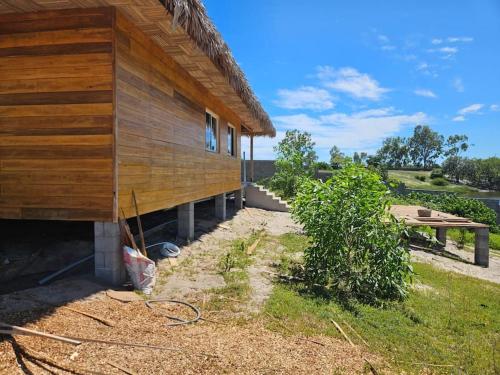 una casa que se está construyendo con el exterior en Villa Tropicale Fy, en Mahajanga