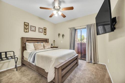 a bedroom with a bed and a ceiling fan at Comfy Condo with Heated Pool and Gym in Phoenix