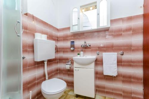 Ένα μπάνιο στο House Kelava