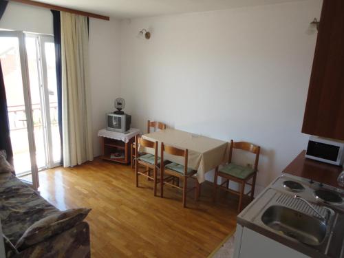 Kuchyň nebo kuchyňský kout v ubytování Apartments Maslina