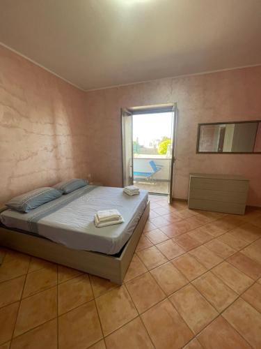Giường trong phòng chung tại Villa Lidia & Attico degli artisti , TV SKY , Barbecue , parcheggio privato, giardino ad uso esclusivo