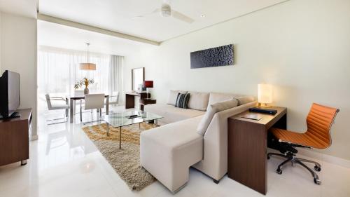 Телевизор и/или развлекательный центр в Palacio Mundo Imperial Riviera Diamante Acapulco All Inclusive