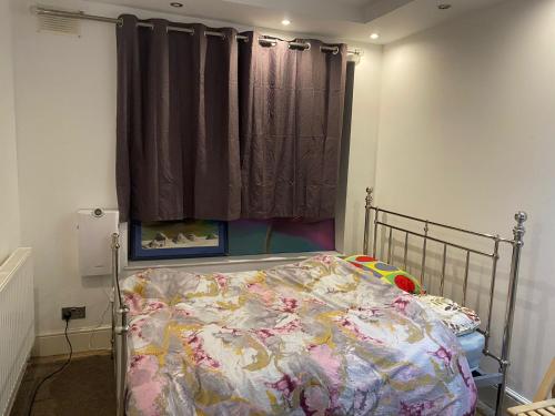 Lova arba lovos apgyvendinimo įstaigoje Double room in London E16