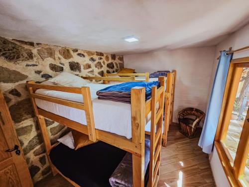 a room with a group of bunk beds in it at BACANA CABAÑAS DE ALQUILER in Mazamitla