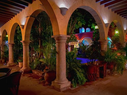 Ein Garten an der Unterkunft Hacienda de los Santos