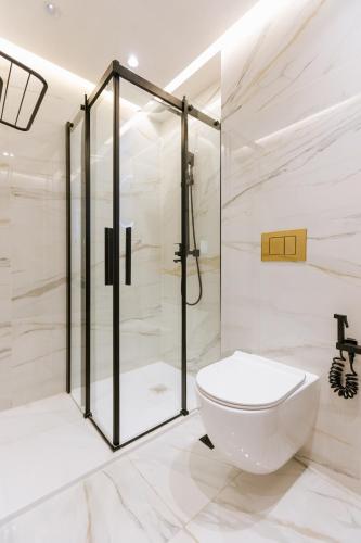 a bathroom with a shower and a toilet at Marina View Residence, Luxury Studio, Ocean View, Enjoy Starlink High Speed WiFi, IPTV, PlayStation PS4 Plus, Near TGV, Airport Bus, Taxi, Indrive, and so on in Tangier