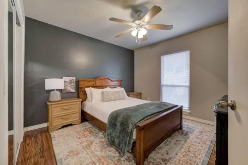 a bedroom with a bed and a ceiling fan at Family Home 5 Beds 3 Baths By Oc in Edmond