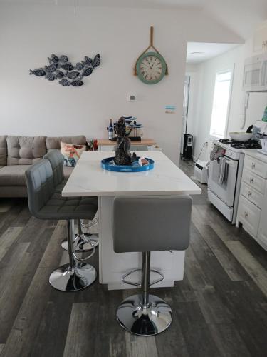 Kuchyň nebo kuchyňský kout v ubytování Cozy mermaid cove