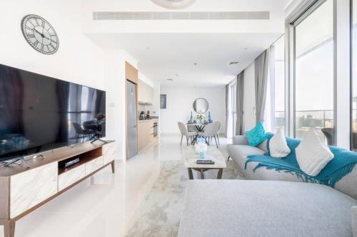 Modern 1BR Oasis in Beach Isle with Beach Access