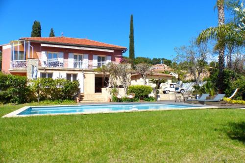 House with pool in Bandol