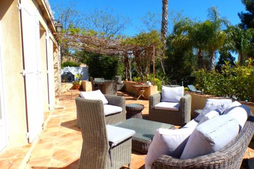 Photo de la galerie de l'établissement House with pool in Bandol, à Bandol
