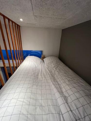 a small bedroom with a bed in the corner at Rosie’s Neyst in Vestmanna
