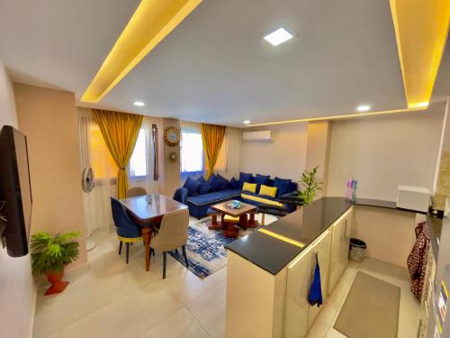 مطبخ أو مطبخ صغير في شاليه فندقى داخل فندق هلنان بورفؤاد Private Apartment Inside Helnan Hotel Port Fouad