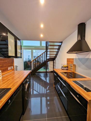 Photo de la galerie de l'établissement Comfort Room I Renewed Duplex, à Pantin