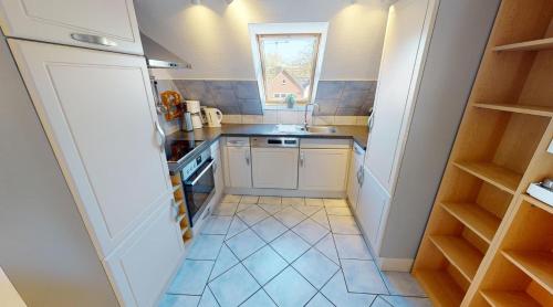 Una cocina o cocineta en Seewind W06