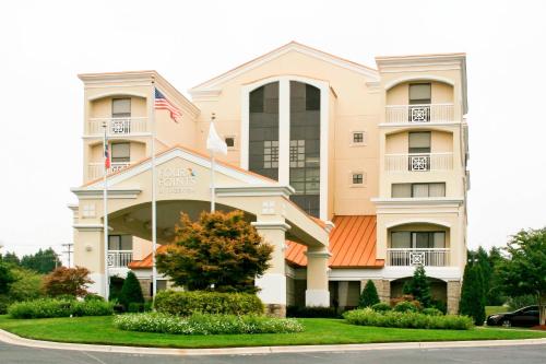 a rendering of the front of a hotel at Four Points by Sheraton Charlotte/Pineville in Charlotte