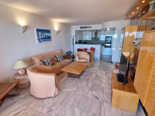 Appartement 3 pièces climatisé, piscine, accès plage, vue Golfe de St Tropez