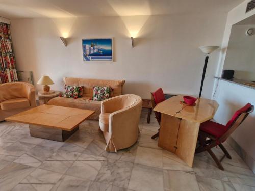 Appartement 3 pièces climatisé, piscine, accès plage, vue Golfe de St Tropez