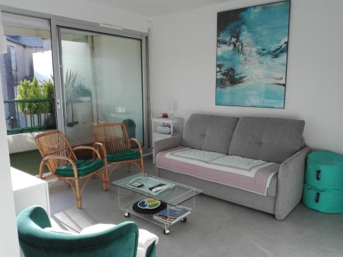 Photo de la galerie de l'établissement Appartement T3 aux Sables-d'Olonne avec Climatisation - FR-1-331-76, à Les Sables-dʼOlonne
