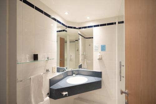 a bathroom with a sink and a mirror at Holiday Inn Express Hasselt by IHG in Hasselt