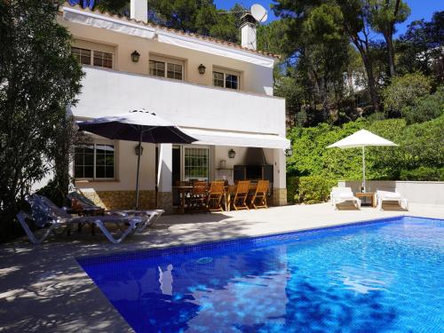Villa de Lujo con Piscina Privada cerca del Mar - ES-323-61