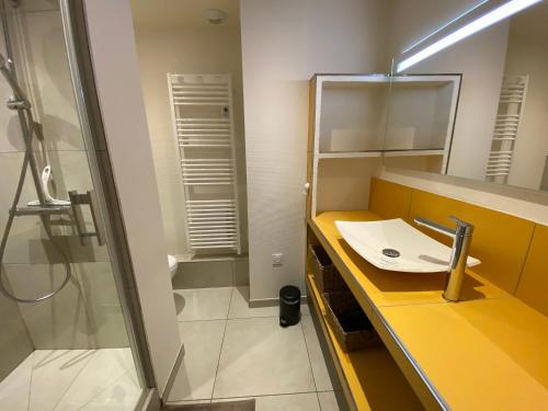 Studio Cabine à Arcachon avec Parking, WiFi et Accès Direct Plage