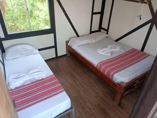 Llit o llits en una habitació de hostal Punta cangrejo