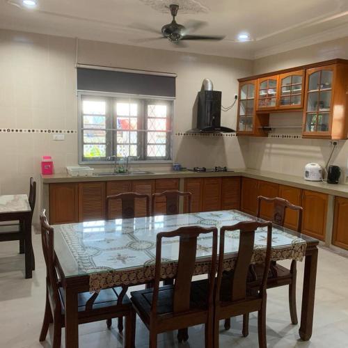 Dapur atau dapur kecil di Soora Stay Dungun