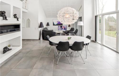 Kuchyň nebo kuchyňský kout v ubytování Holiday Home Rønnemose Sydals Xii