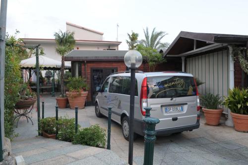 a small car parked next to a parking meter at Hotel Blumentag in Paola