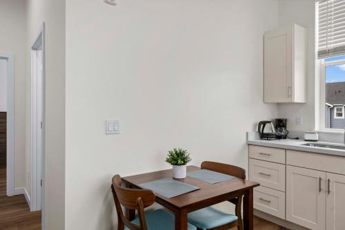 a kitchen with a table and two chairs and a table at Urban Living: Stylish Apts in the Heart of Tacoma in Tacoma