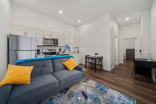 a living room with a couch and a kitchen at Urban Living: Stylish Apts in the Heart of Tacoma in Tacoma