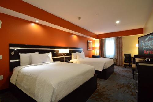 מיטה או מיטות בחדר ב-Fairfield Inn and Suites by Marriott North Spring