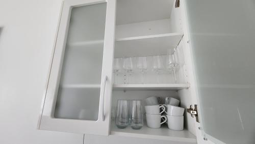 Η κουζίνα ή μικρή κουζίνα στο Spinnaker Waters - Entire 2 Bedroom Apartment at Sandstone Point