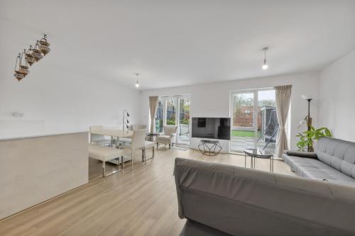 a living room with a couch and a table at 3 bedroom house in Bricket wood, St Alban in Garston