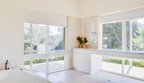 Photo de la galerie de l'établissement Heritage Holiday House No.191, à Christmas Hills