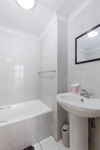 Bilik mandi di Seagull 311 Margate Beach