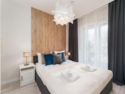 a bedroom with two beds and a large window at Miami Beach z Widokiem na Morze by Perłowa Przystań Rent in Sianozety