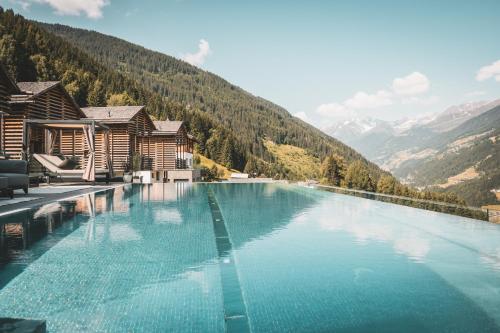 Piscina a Boutique Hotel und Chalets Bergwiesenglück o a prop