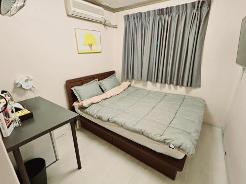 Ένα ή περισσότερα κρεβάτια σε δωμάτιο στο K Highstel Uijeongbu 35