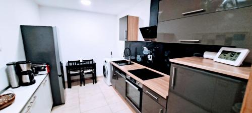 Kuchyň nebo kuchyňský kout v ubytování Westpark Apartments